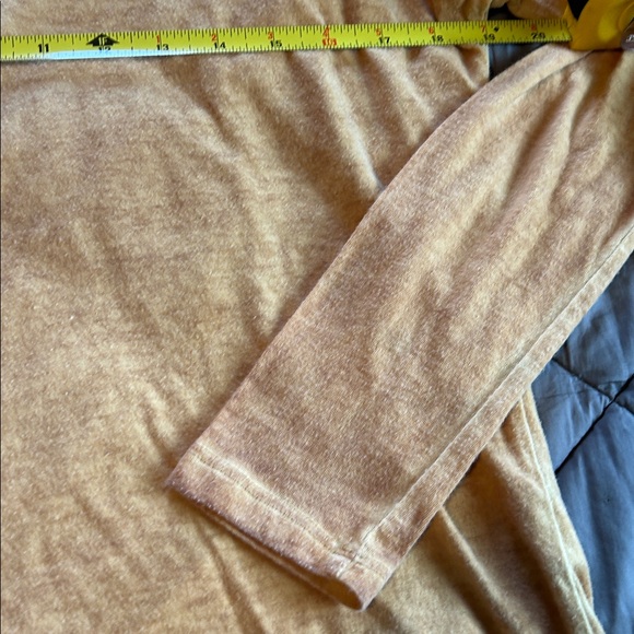 Women's V-Neck Long Sleeve Top - distressed butterscotch - Picture 3 of 6